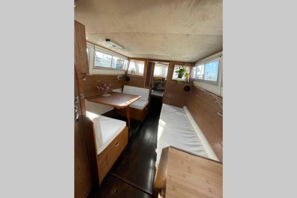 Hotel Beautiful 70S Vintage Yacht Boat In Barcelona Sant Adrià de Besòs Exterior foto